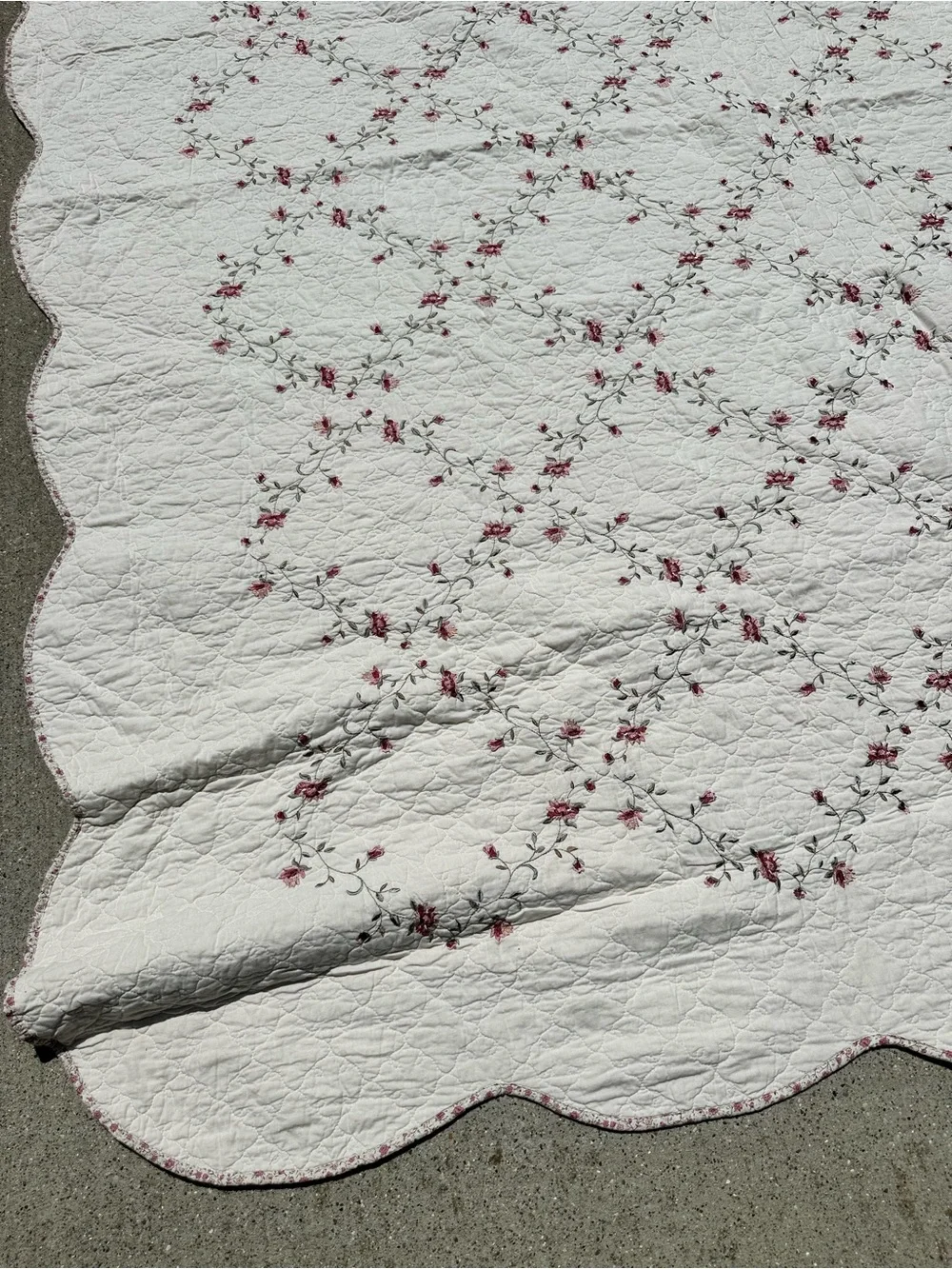 Classic Creamy White Floral Embroidered Quilt Set 1 Pillow Sham Hannalore Cotton